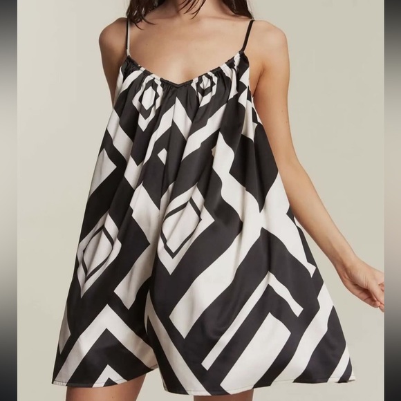 NWT White & Black Romper - Picture 1 of 1